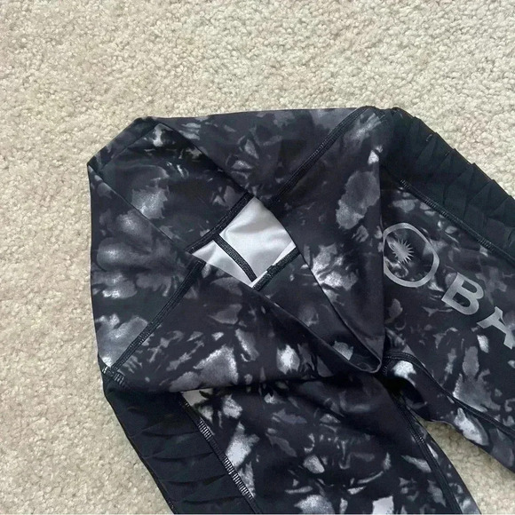 Lululemon Sunrise Salutation Workout Leggings Crop Vented High Rise Black WM 4 - Picture 6 of 16